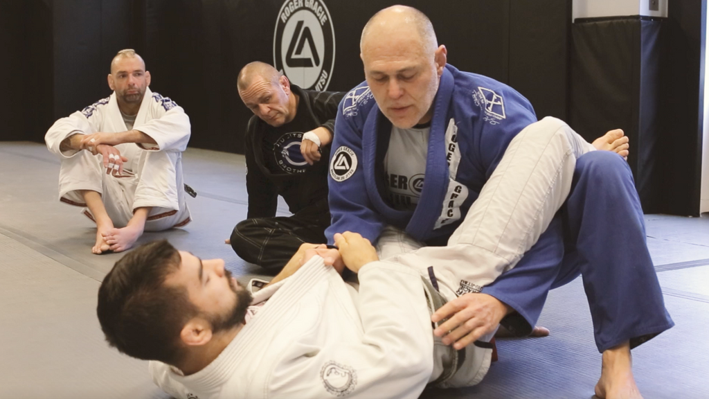 Single Underhook Stack Pass – Mauricio Gomes BJJ