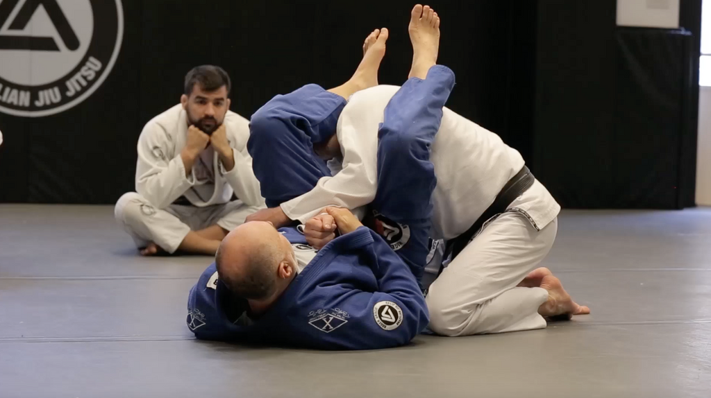 Armbar from Closed Guard – Mauricio Gomes BJJ